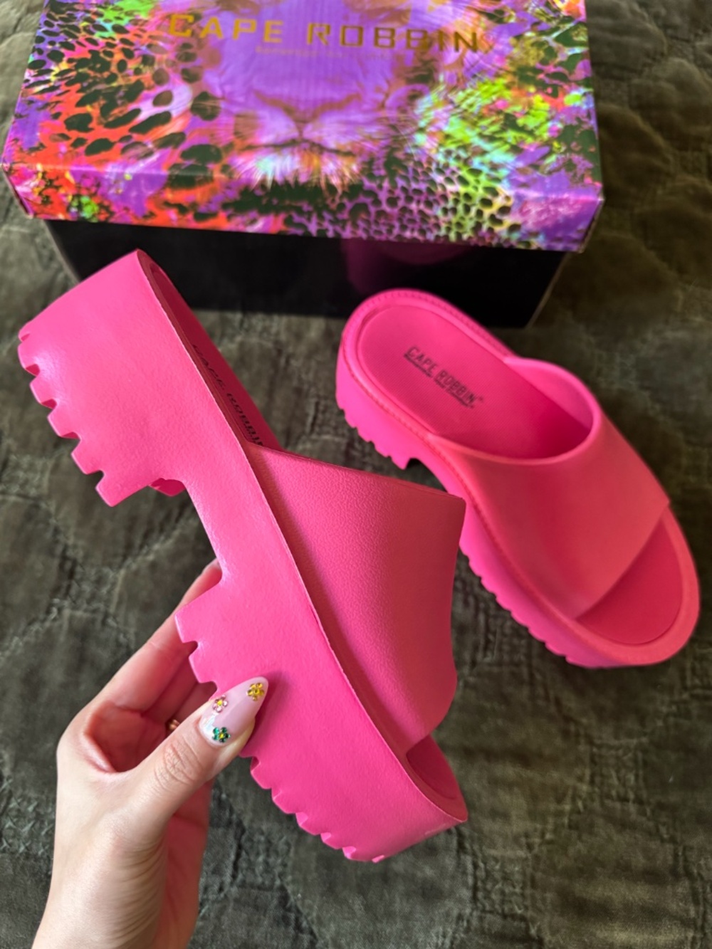 Cape Robbin Oriya Pink Platform Slides Chunky Lug Sole Sandals Womens Size 7 - Picture 3 of 6